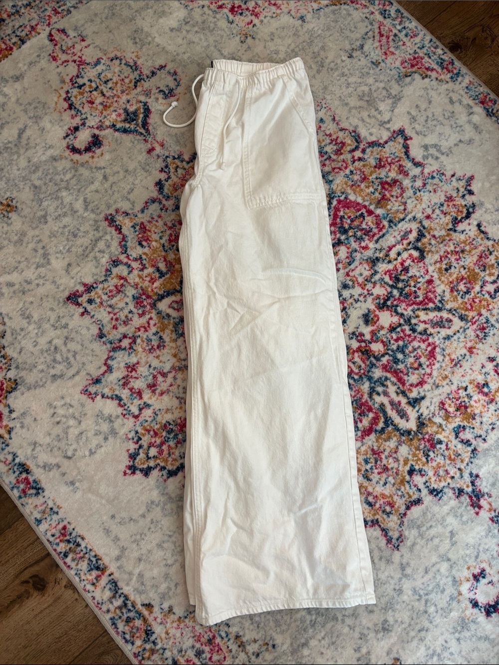 GAP Men's White Cargo Sweatpants with Drawstring Waist